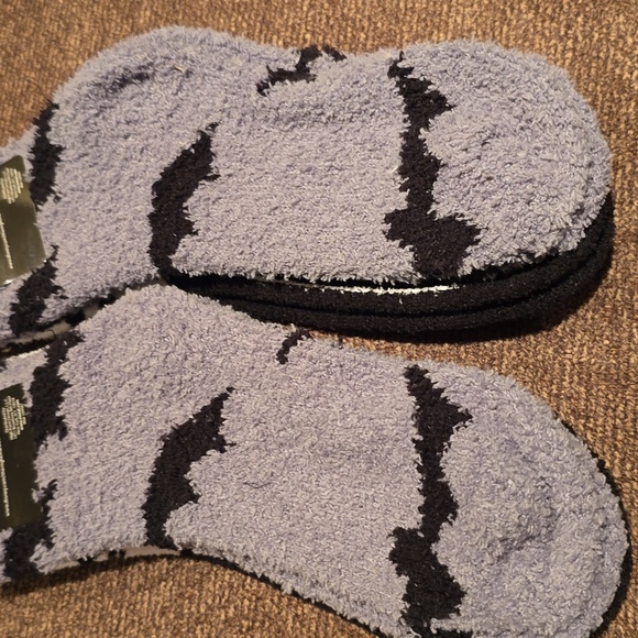 DISNEY BUNDLE OF 4 PAIRS OF NIGHTMARE BEFORE CHRISTMAS SOCKS FITS SHOE SIZE 4-10 - Picture 5 of 10